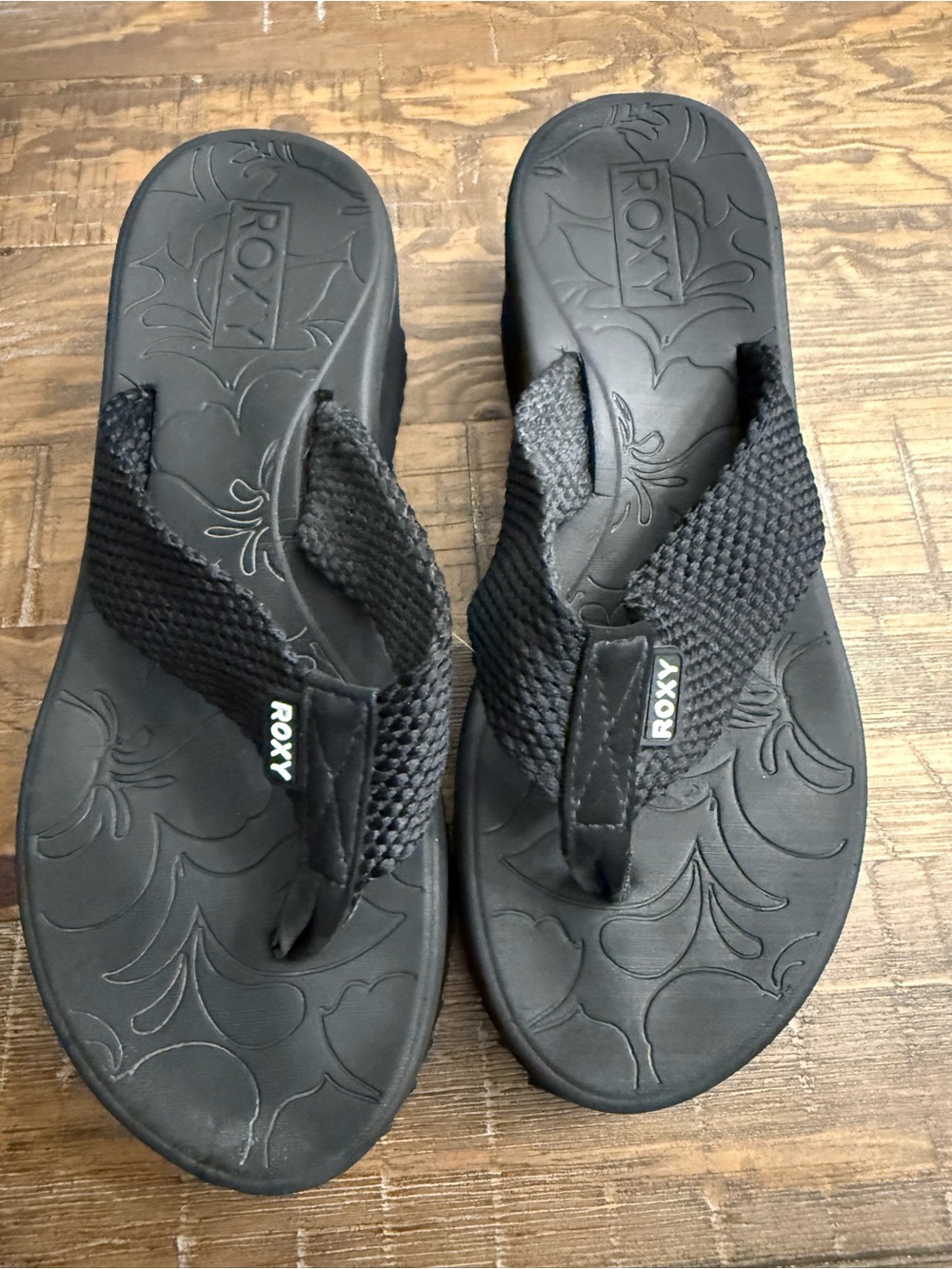Roxy Black Woven Strap Flip Flops